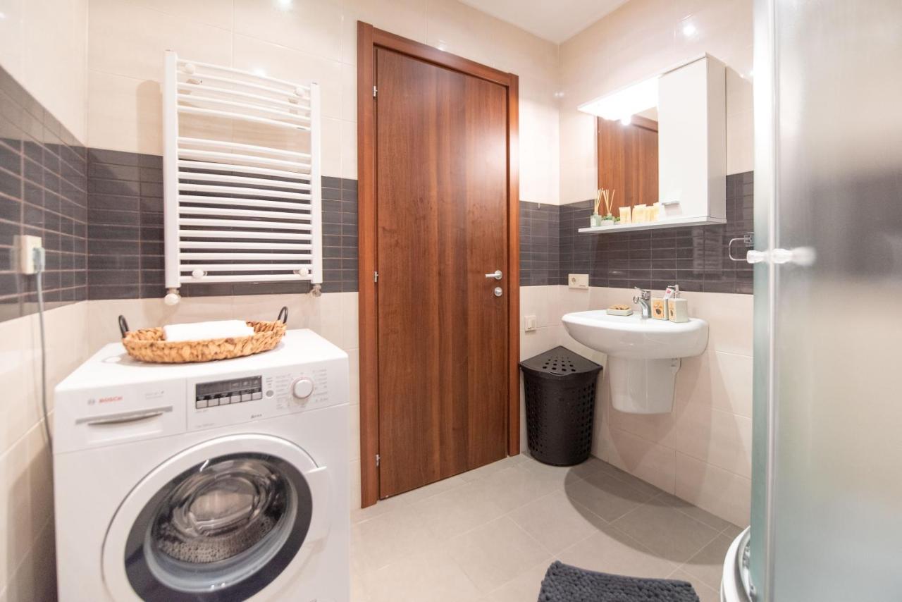 Gg Home - Cozy 2-Bedroom Apartment On Givi Kartozia Tbilisi Ngoại thất bức ảnh