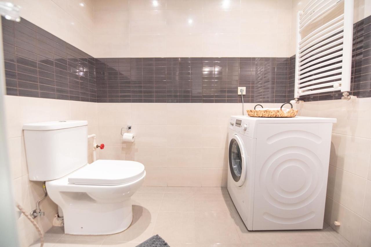 Gg Home - Cozy 2-Bedroom Apartment On Givi Kartozia Tbilisi Ngoại thất bức ảnh