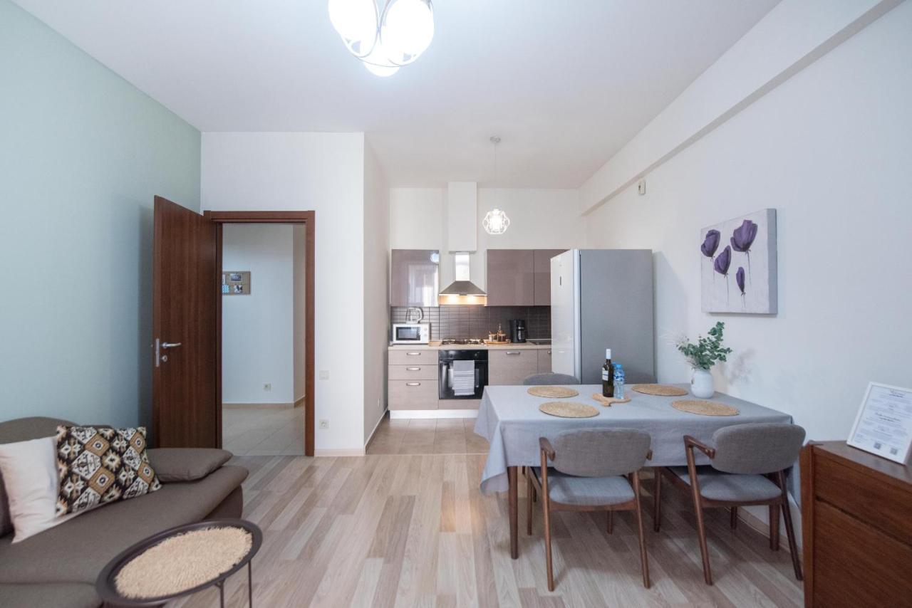 Gg Home - Cozy 2-Bedroom Apartment On Givi Kartozia Tbilisi Ngoại thất bức ảnh